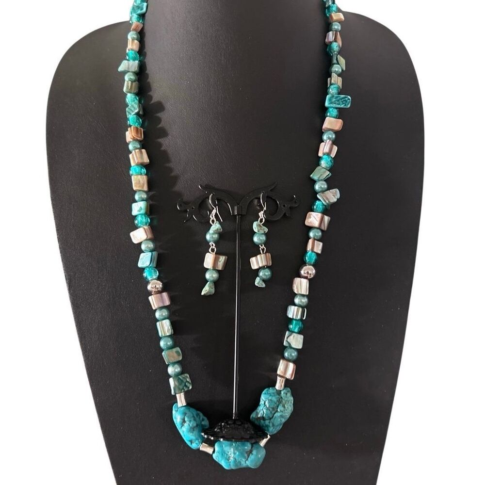 NWOT Artisan Made Turquoise Stone And Shell Beads Necklace & Earrings Set Blue